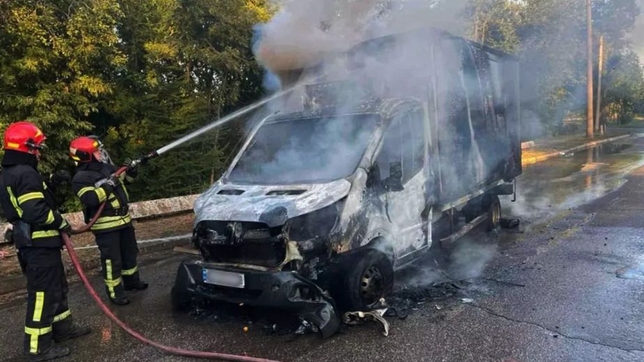 Огонь охватил салон и моторный отсек: в Кривом Роге пылал грузовик