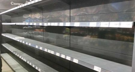 В прифронтовом поселке на Днепропетровщине пустеют продуктовые полки в АТБ (ВИДЕО)