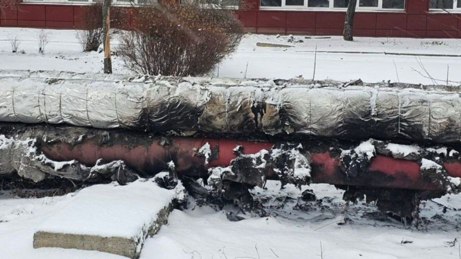 В Днепре на Победе загорелась изоляция отопительных труб (ФОТО)