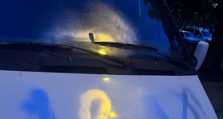 У Кривому Розі вандал обмалював загадковими символами чужу автівку (ФОТО, ВІДЕО)