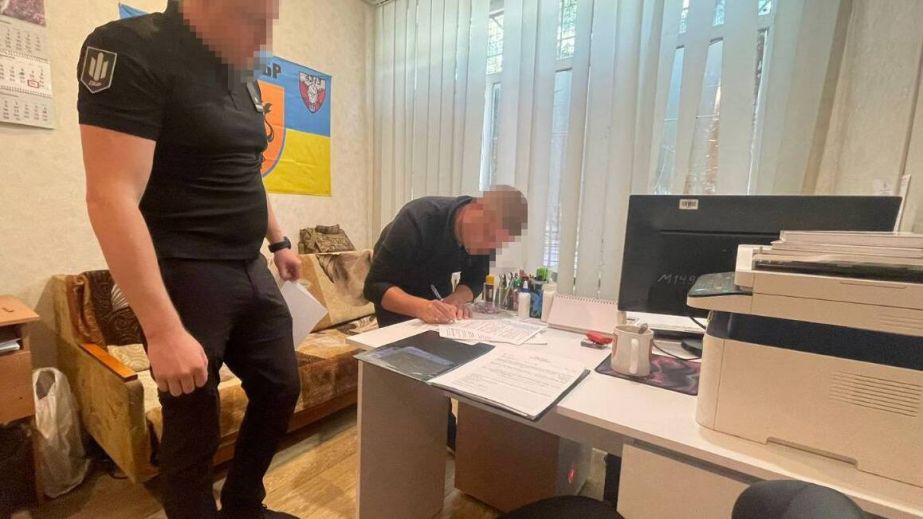 Военнослужащий ТЦК из Днепра списал с учета 17 родственников и знакомых (ФОТО)