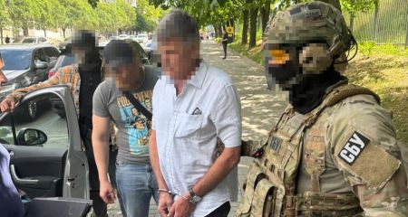 У Дніпрі інспектора Держпродспоживслужби затримали на хабарі (ФОТО)