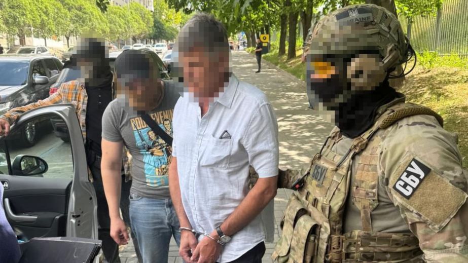 В Днепре инспектора Госпродпотребслужбы задержали на взятке (ФОТО)