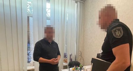 У Дніпрі працівник ТЦК незаконно списав з військового обліку 17 чоловіків