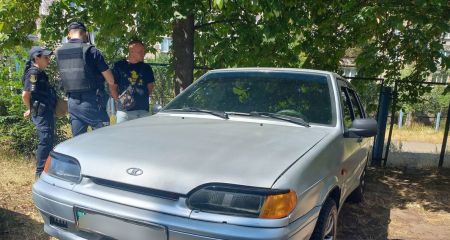 В Кривом Роге пьяный водитель врезался в автомобиль и сбежал (ФОТО)