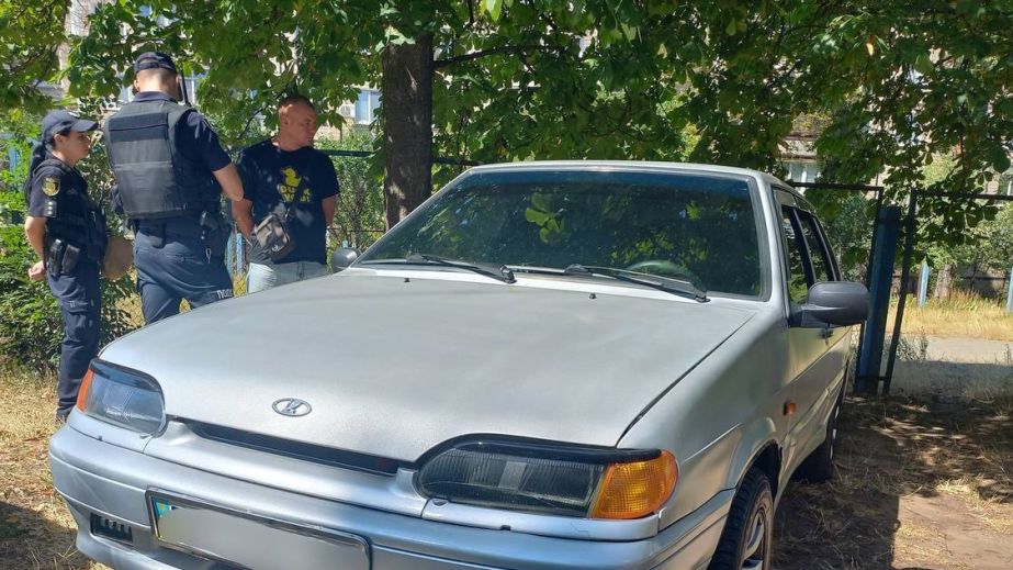 У Кривому Розі п'яний водій врізався у автівку і втік (ФОТО)