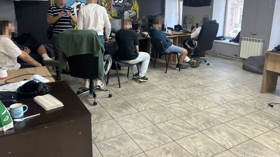 У Дніпрі припинили діяльність 11 шахрайських кол-центрів (ФОТО)