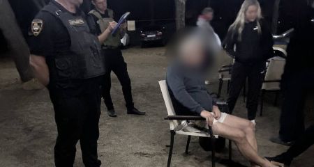 В Каменском на базе отдыха мужчина ударил ногой в лицо женщину и угрожал ножом (ФОТО)
