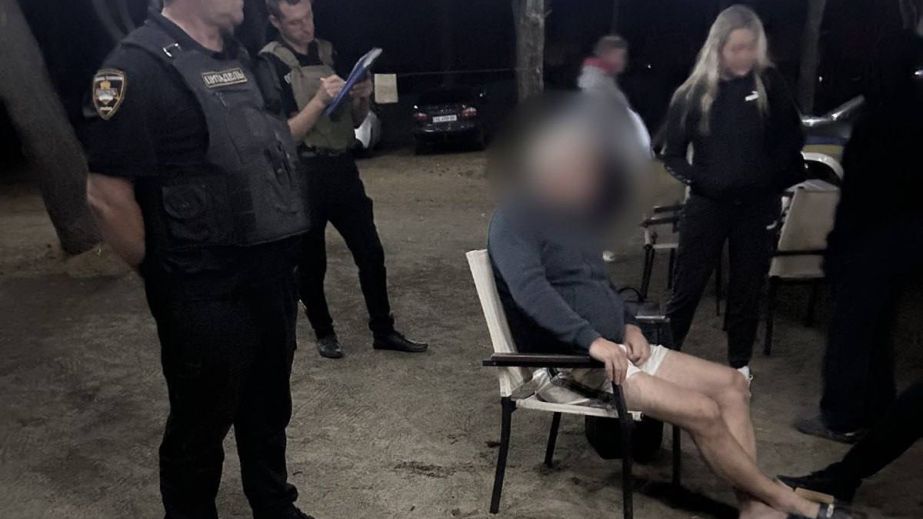У Кам'янському на базі відпочинку чоловік вдарив ногою у обличчя жінку і погрожував ножем (ФОТО)