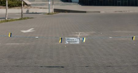 У центрі Дніпра перекрили заїзд на паркувальний майданчик, який був безкоштовним (ФОТО)