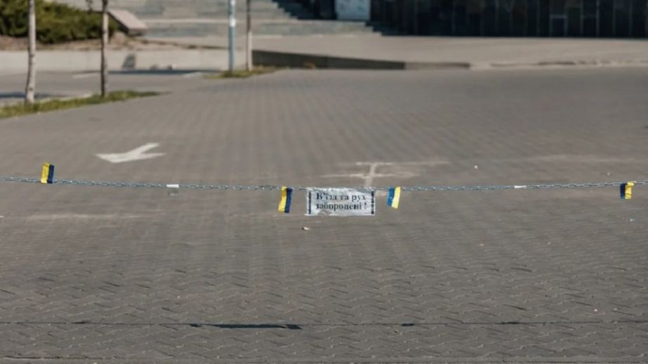 У центрі Дніпра перекрили заїзд на паркувальний майданчик, який був безкоштовним (ФОТО)
