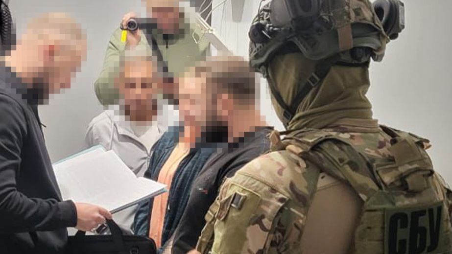 Разворовывали пожертвования на ВСУ: рецидивист из Днепра создал фейковый благотворительный фонд (ФОТО, ВИДЕО)