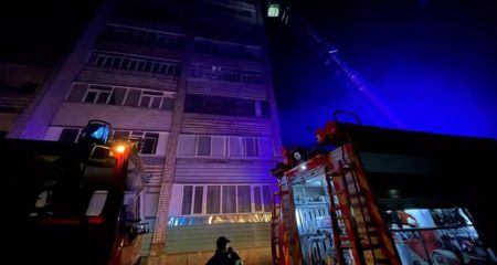 В Павлограде из горящей квартиры спасли трех человек