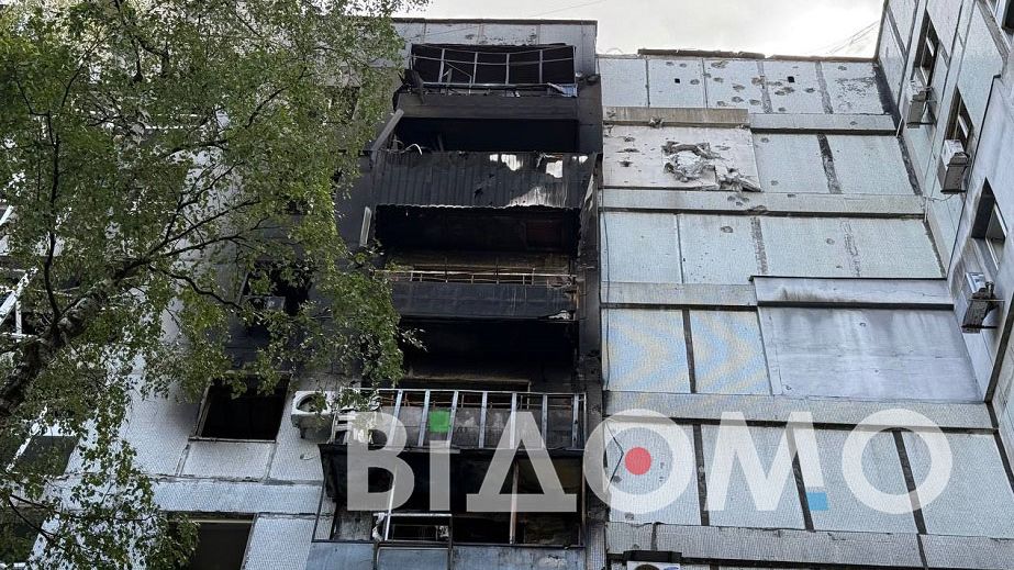 Поврежденные дома и разбитые автомобили: как Днепр приходит в себя после ракетного удара (ФОТО, ВИДЕЕО)