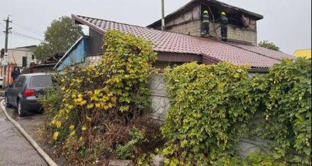 У Дніпрі під час пожежі у будинку постраждав чоловік (ФОТО)