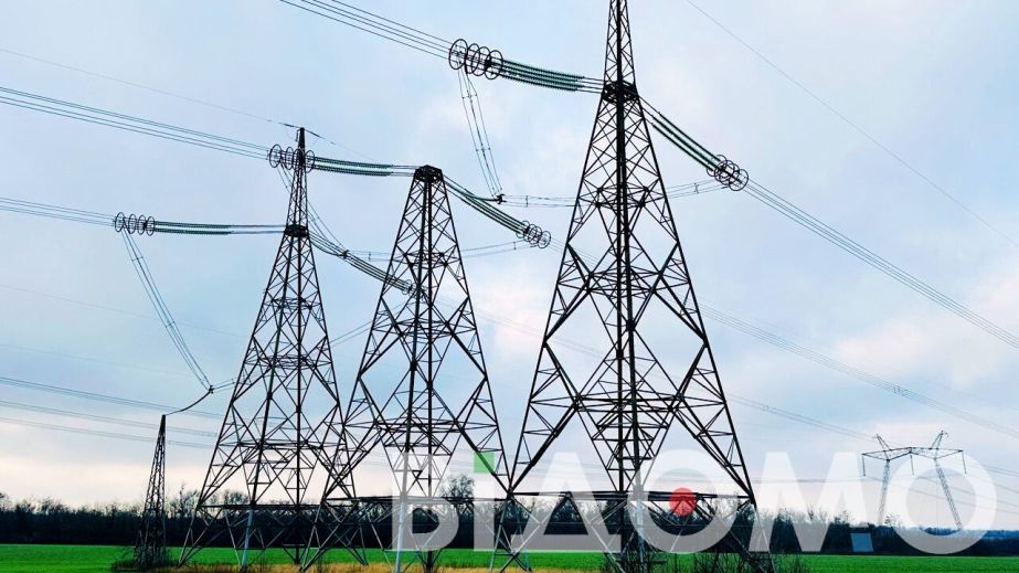 Без світла два місяці: у прифронтовій громаді Дніпропетровщини відновили електропостачання