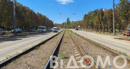 В Каменском трамвайный путь проходит по аварийному мосту (ФОТО)