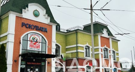 В Кривом Роге вандалы забросали пассажирский поезд камнями (ФОТО)