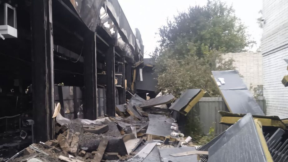 У прифронтовому селищі на Дніпропетровщині окупанти знищили супермаркет АТБ (ВІДЕО)