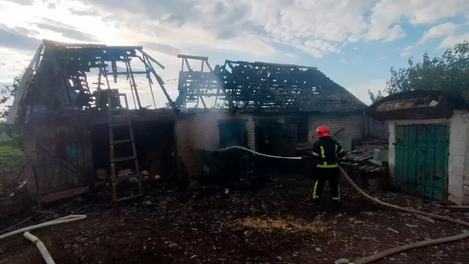 На Дніпропетровщині вигоріла вщент господарська споруда