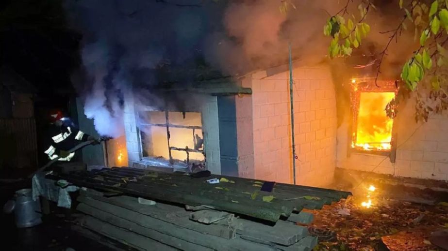 В Синельниковском районе пламя уничтожило дом (ФОТО)