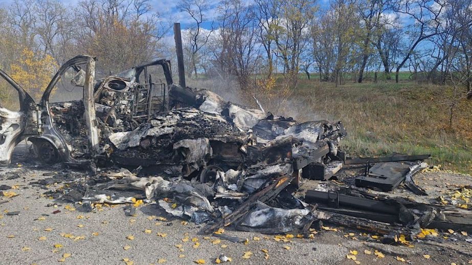 Уничтоженные автомобили и разбитые дома: последствия вражеских атак на Днепропетровщину за сутки (ФОТО)