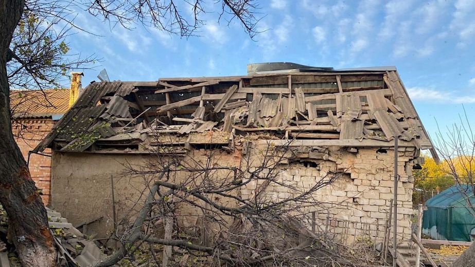 Разрушены дома и двор: в полиции показали последствия обстрелов Днепропетровщины за сутки (ФОТО)