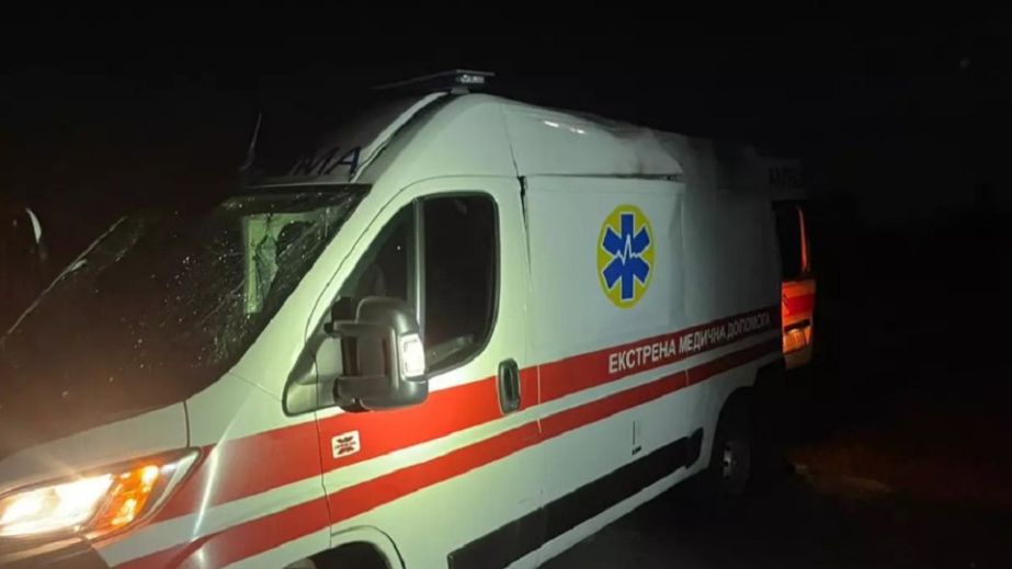 У Нікополі окупанти вдарили по автомобілю "швидкої", у якому була хвора людина (ФОТО)