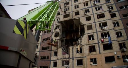 Массированная атака на Днепр 8 ноября: из-под завалов многоэтажки достали тело человека