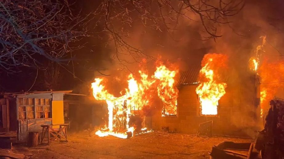 У Жовтих Водах вночі палав житловий будинок (ФОТО)