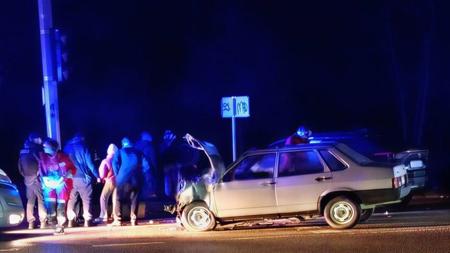 У Дніпрі на Набережній Перемоги зіштовхнулися автівки: загинув 25-річний чоловік (ФОТО)