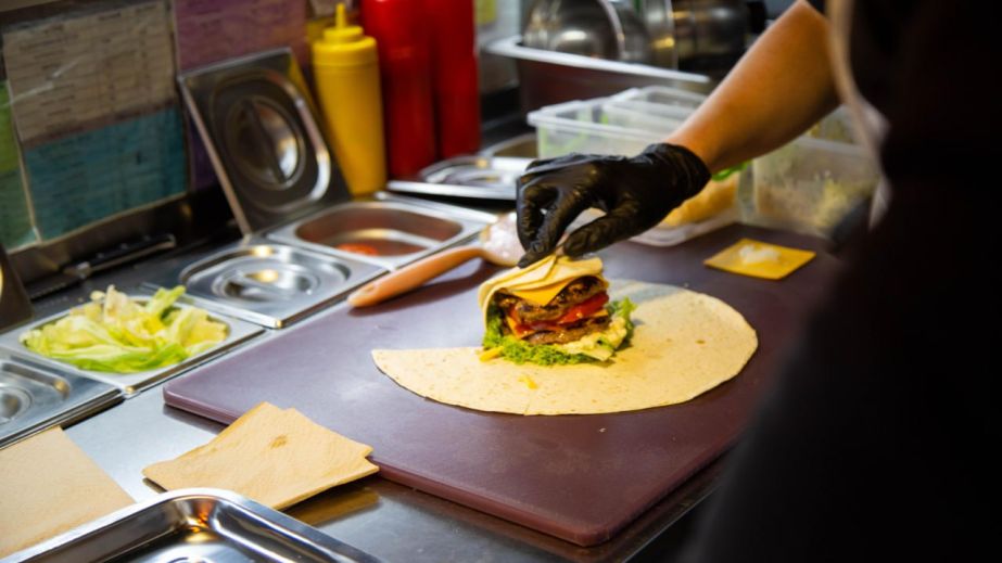 В Днепре ветераны с семьями готовили бургеры на совместном мастер-классе (ФОТО)