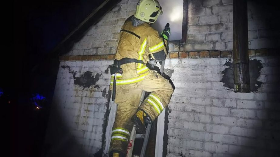 В Каменском загорелся дачный дом (ФОТО)