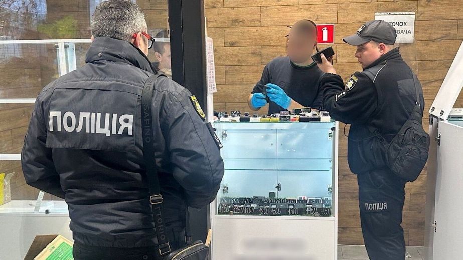 В Кривом Роге в магазине обнаружили контрафактную продукцию для курения на 1 миллион гривен (ФОТО)