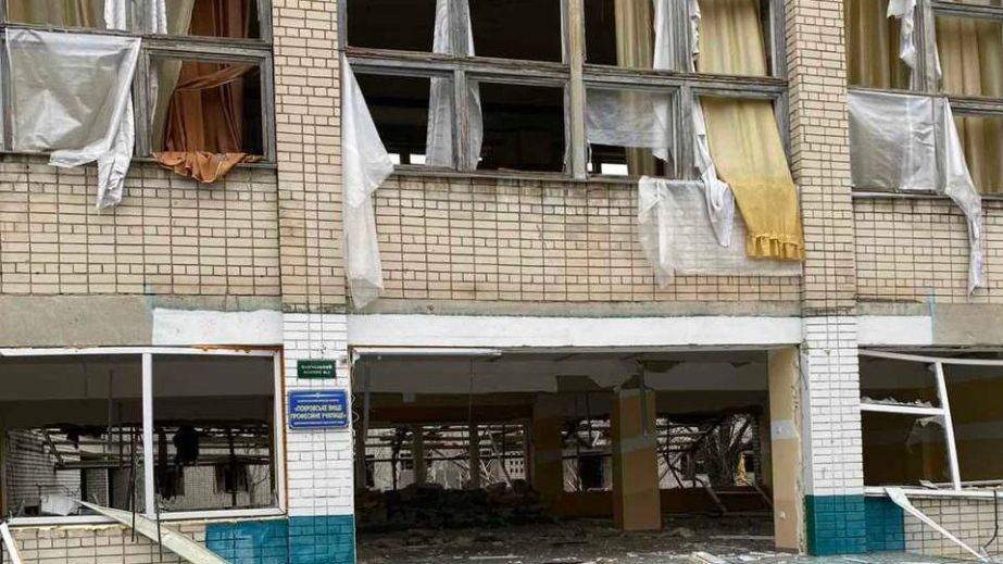 У Синельниківському районі російський удар КАБом зруйнував училище (ФОТО)