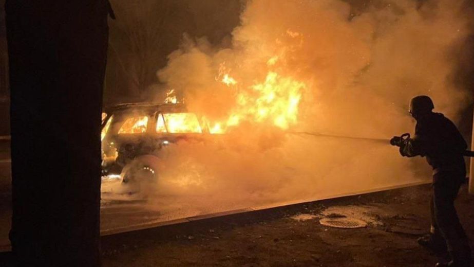 Ночью враг обстреливал Днепропетровщину: есть пострадавшие, поврежденные дома и машины (ФОТО)