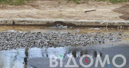 В Днепре порыв сетей теплоснабжения превратил улицу в водопад (ВИДЕО)