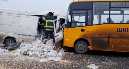 У автотрощі зі шкіль...