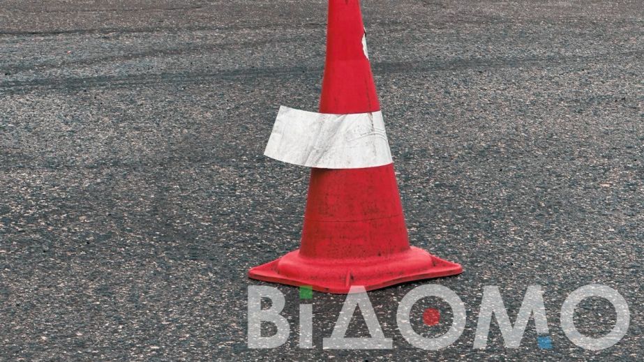 На трасі Дніпро-Кривий Ріг легковик вилетів у кювет (ВІДЕО)