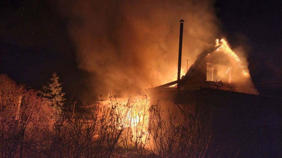 Уничтожены дома и изуродованные авто: ночью враг бил по трем районам Днепропетровщины (ФОТО)