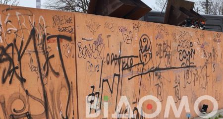 Підійти неможливо: у Кривому Розі смітник перетворили на стихійне сміттєзвалище (ФОТО)