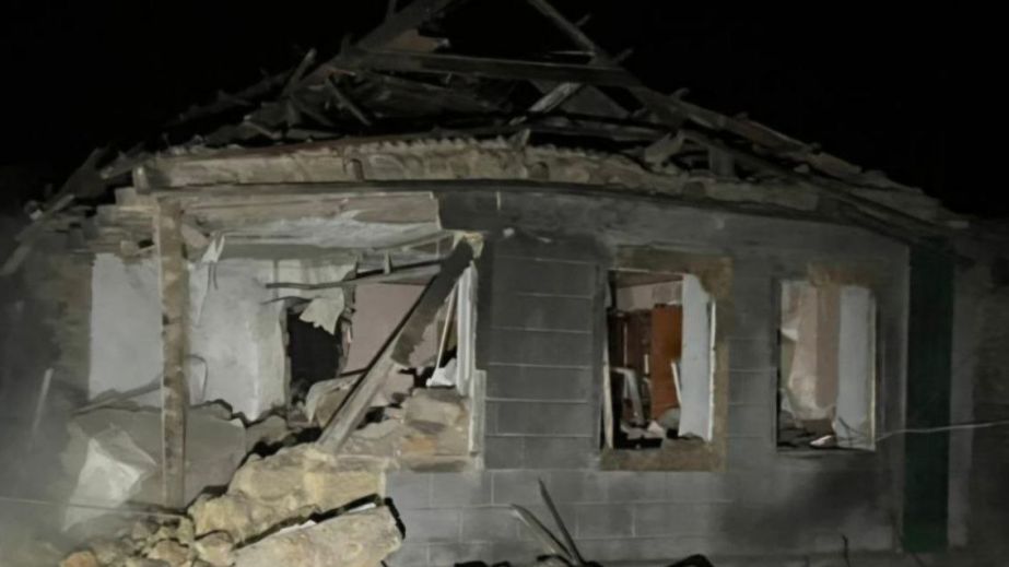 Ночью враг атаковал Днепропетровщину УАБом и FPV-дронами: есть разрушения