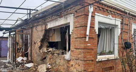 Потрощенные дома и автомобили: в полиции показали последствия вражеских атак на Днепропетровщину за сутки (ФОТО)