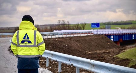 У прифронтовому районі Дніпропетровщини запустили рух новим тимчасовим мостом, зведеним за японською технологією