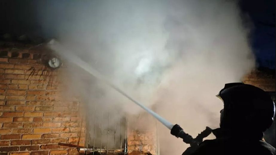 У Кривому Розі на пожежі загинула жінка, а чоловік отримав опіки (ФОТО)