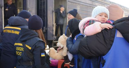 Эвакуация из Днепропетровщины: в Мукачево прибыли два поезда с семьями (ФОТО)