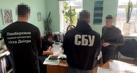 У Дніпрі працівники держпідприємства влаштовували на роботу "своїх" людей "на папері"
