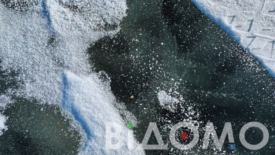 ГСЧСники в Кривом Роге спасли пьяного мужчину, который провалился под лед и его помощника (ФОТО, ВИДЕО)