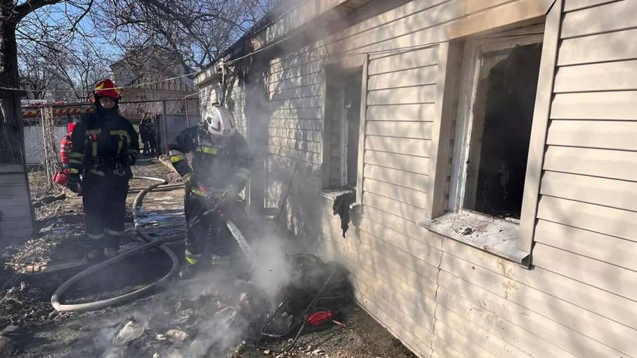 На Нікопольщині під час пожежі у будинку загинув чоловік (ФОТО)