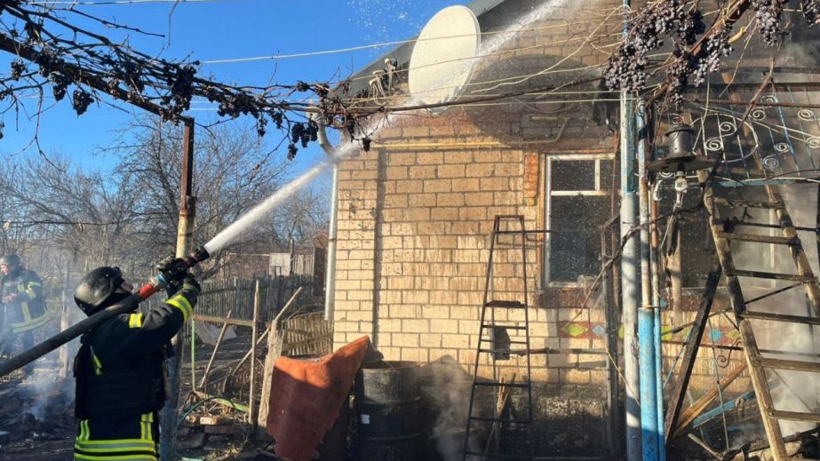 В течение 10 февраля россияне атаковали три района Днепропетровщины: пострадал человек (ФОТО)